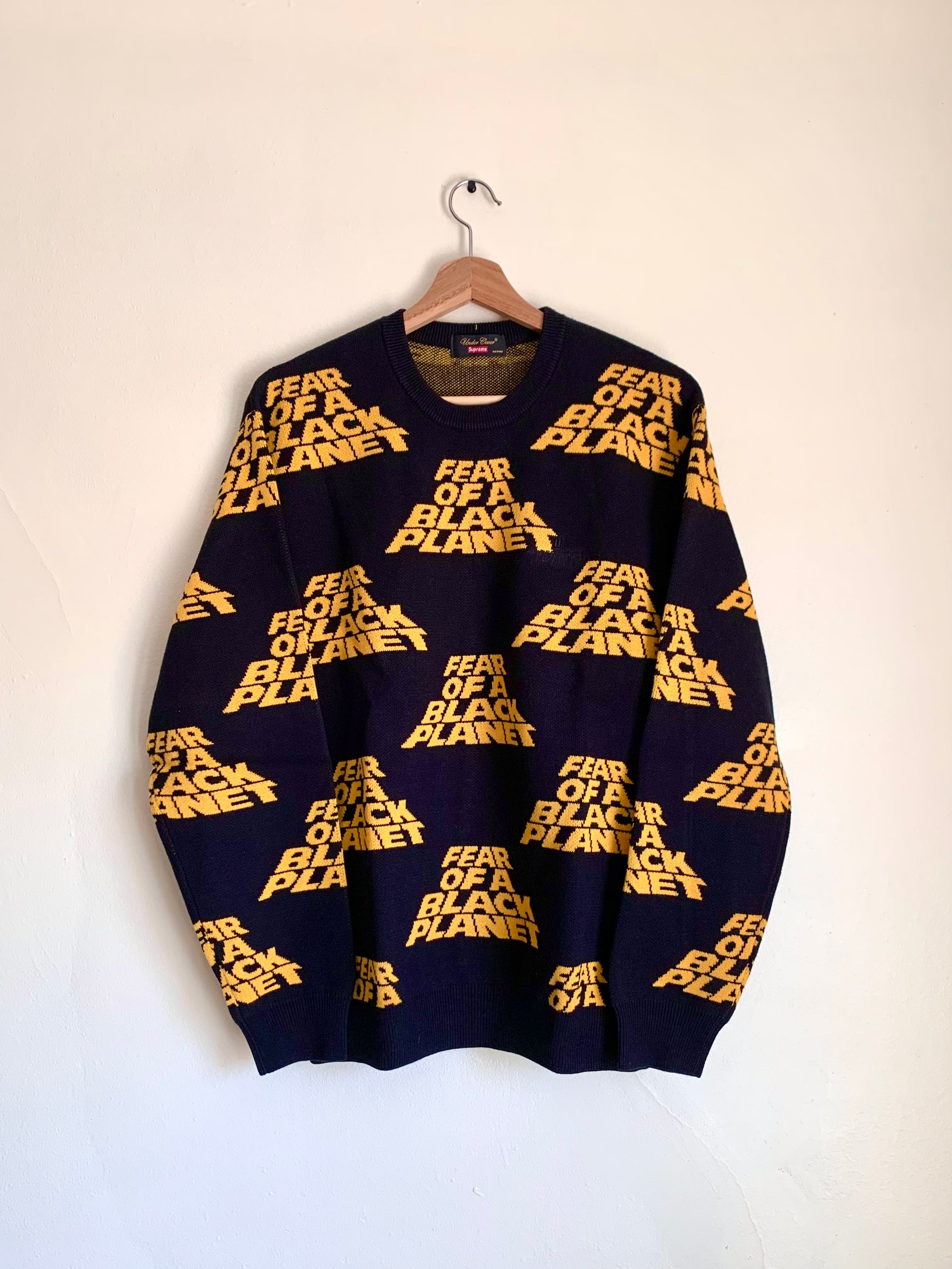 Supreme sweater malaysia clearance desaparecido